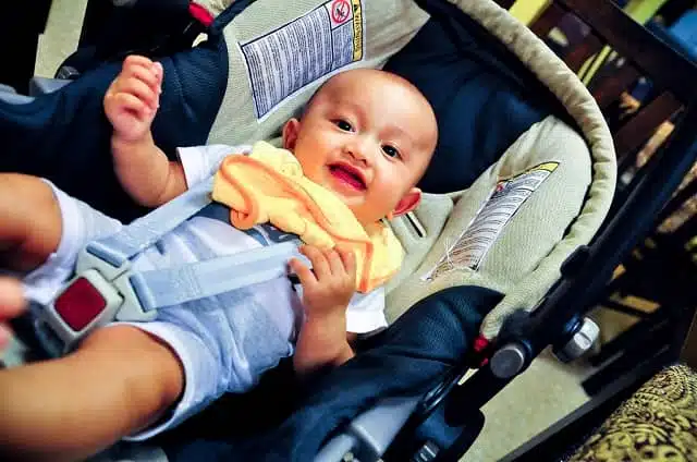 choosing between infant car seat vs convertible car seat