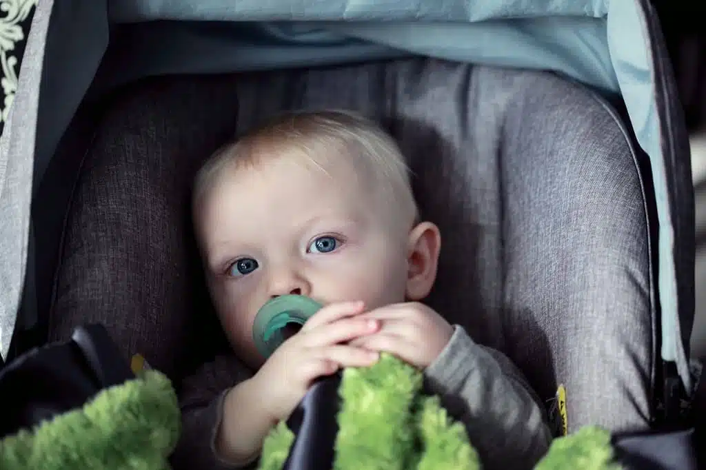 how to keep baby cool in car seat